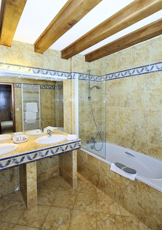 Imagen de la habitación del Hotel Kyriad Saumur. Foto 8