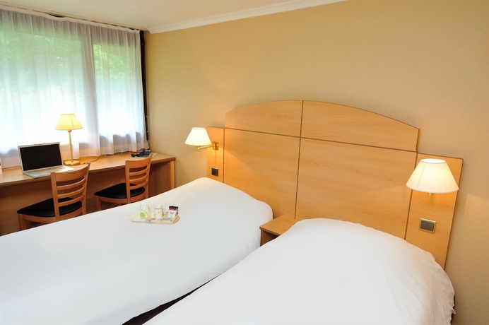 Imagen de la habitación del Hotel Kyriad Sedan. Foto 12