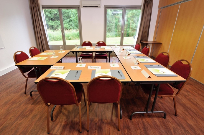 Imagen de los interiores del Hotel Kyriad Sedan. Foto 16