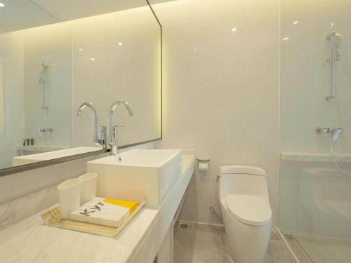 Imagen de la habitación del Hotel Kyriad Shenzhen Pingdi Low Carbon City. Foto 20