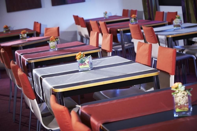 Imagen del bar/restaurante del Hotel Kyriad Strasbourg. Foto 7