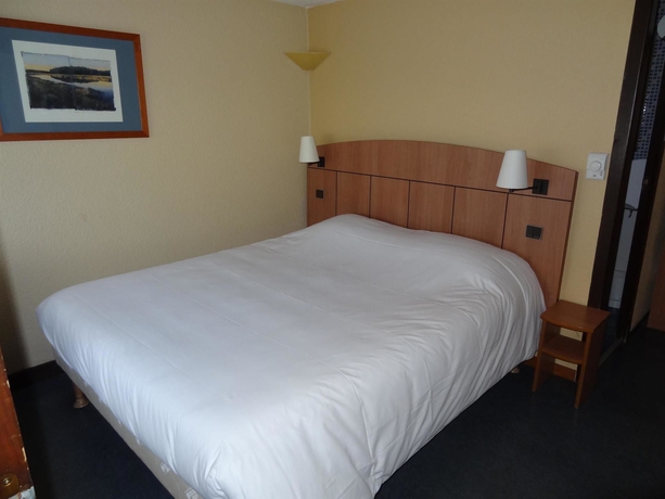 Imagen de la habitación del Hotel Kyriad Tarbes Odos. Foto 4