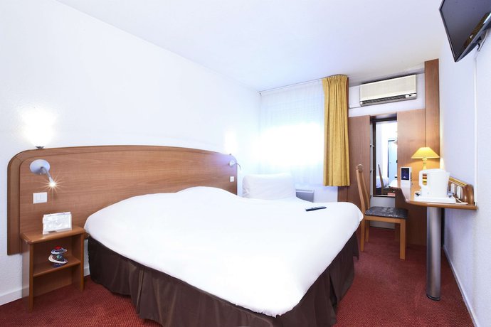 Imagen de la habitación del Hotel Kyriad Toulon - Hyeres - La Garde. Foto 4