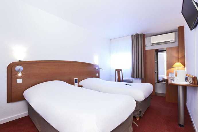 Imagen de la habitación del Hotel Kyriad Toulon - Hyeres - La Garde. Foto 7