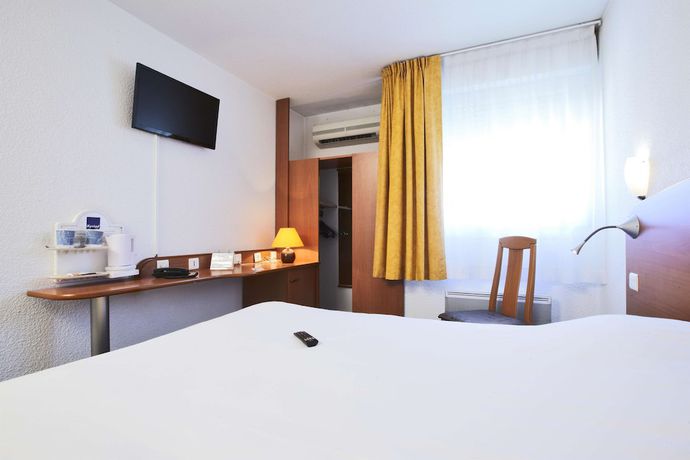 Imagen de la habitación del Hotel Kyriad Toulon - Hyeres - La Garde. Foto 8