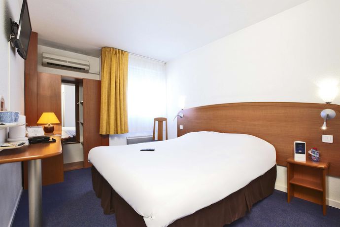 Imagen de la habitación del Hotel Kyriad Toulon - Hyeres - La Garde. Foto 9