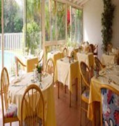 Imagen general del Hotel Kyriad Toulon - Hyeres - La Garde. Foto 4