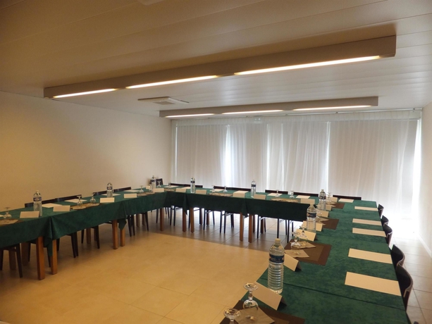 Imagen de los interiores del Hotel Kyriad Toulouse Blagnac Aéroport. Foto 8