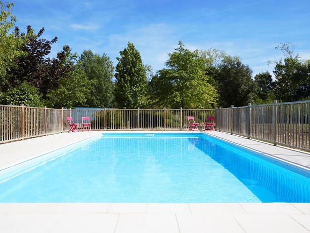 Imagen de la piscina del Hotel Kyriad Tours - Joue Les Tours. Foto 19