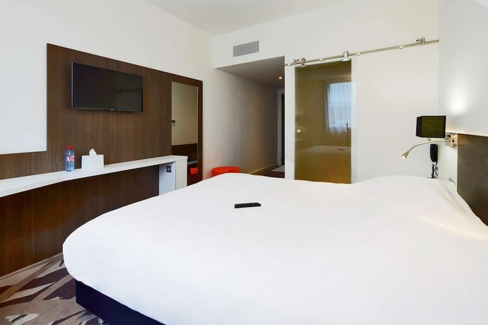 Imagen de la habitación del Hotel Kyriad Troyes Centre. Foto 14