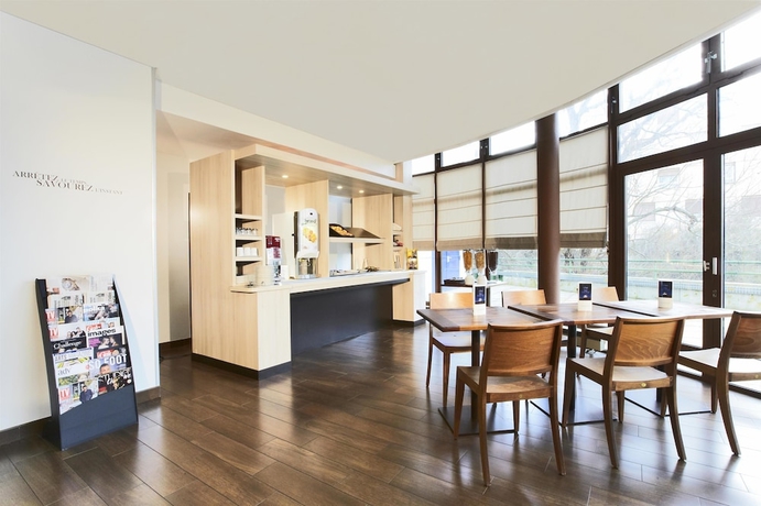 Imagen del bar/restaurante del Hotel Kyriad VIRY CHATILLON. Foto 4