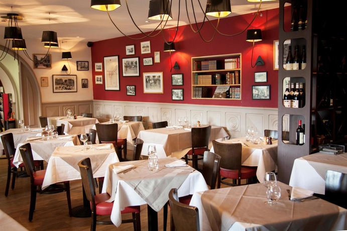 Imagen del bar/restaurante del Hotel Kyriad Vannes Centre-ville. Foto 8