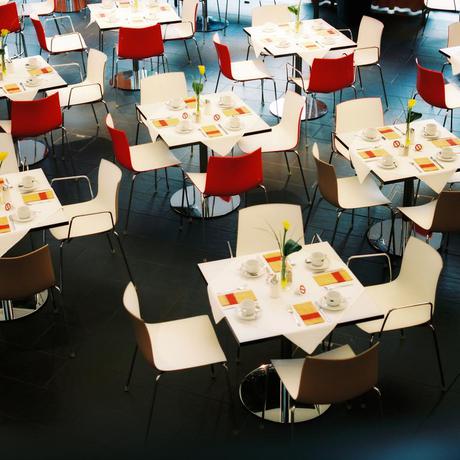 Imagen del bar/restaurante del Hotel Kyriad Vienna Altmannsdorf. Foto 2