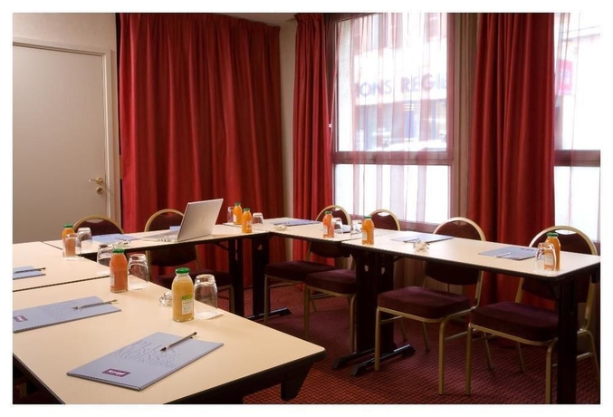 Imagen de los interiores del Hotel Kyriad Villefranche Sur Saone. Foto 15