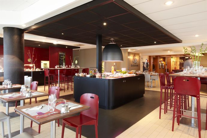 Imagen del bar/restaurante del Hotel Kyriad Villeneuve Saint Georges. Foto 2