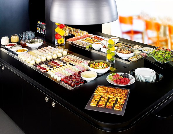 Imagen del bar/restaurante del Hotel Kyriad Villeneuve Saint Georges. Foto 3
