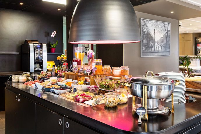 Imagen del bar/restaurante del Hotel Kyriad Villeneuve Saint Georges. Foto 4