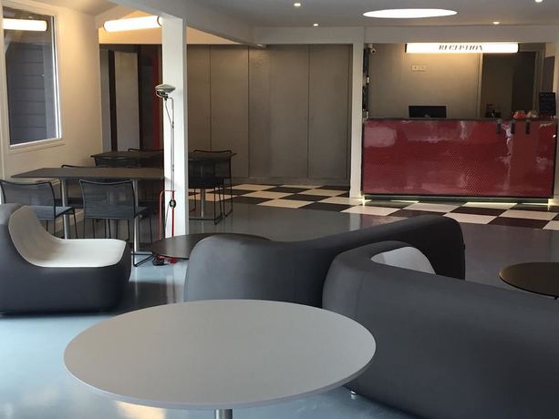 Imagen de los interiores del Hotel Kyriad direct Trappes. Foto 11