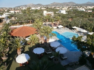 Imagen de la piscina del Hotel Kyriakos Klonos. Foto 13
