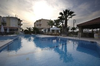 Imagen de la piscina del Hotel Kyriakos Klonos. Foto 15