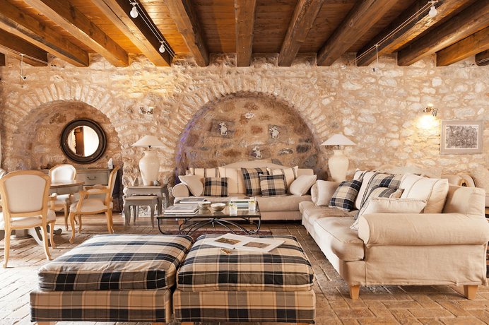 Imagen de los interiores del Hotel Kyrimai. Foto 19