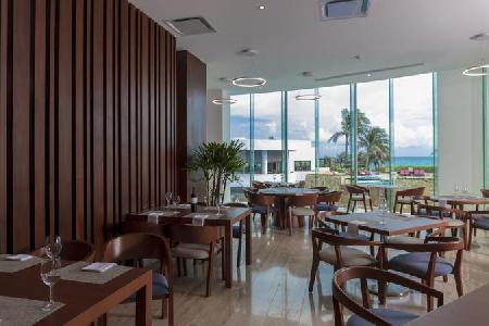 Imagen de los exteriores del Hotel Kyrstal Grand Cancun. Foto 9