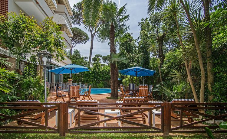 Imagen de la piscina del Hotel Kyrton. Foto 8