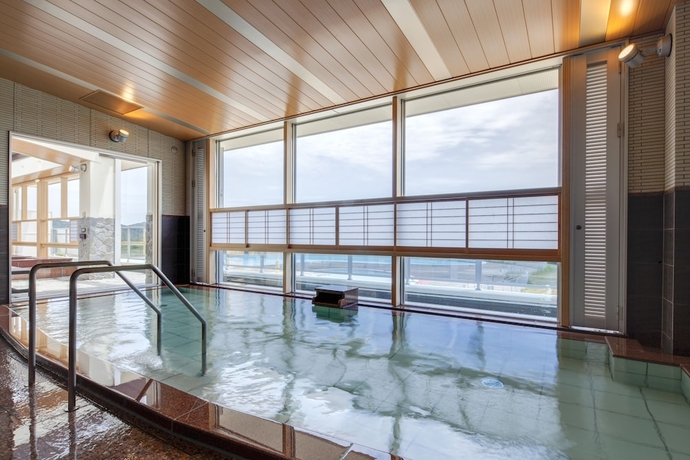 Imagen de la piscina del Hotel Kyukamura Irago. Foto 17