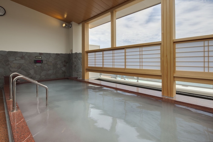 Imagen de la piscina del Hotel Kyukamura Irago. Foto 18