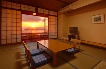 Imagen de la piscina del Hotel Kyukamura Kisyu-kada. Foto 15