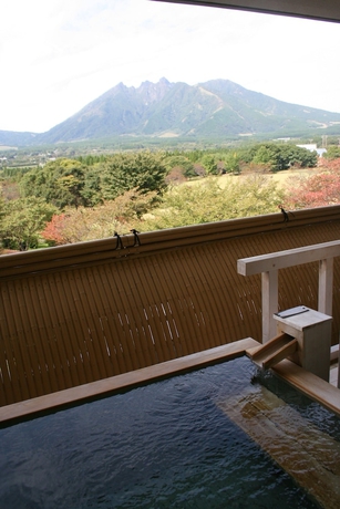 Imagen de la piscina del Hotel Kyukamura Minami-Aso. Foto 15