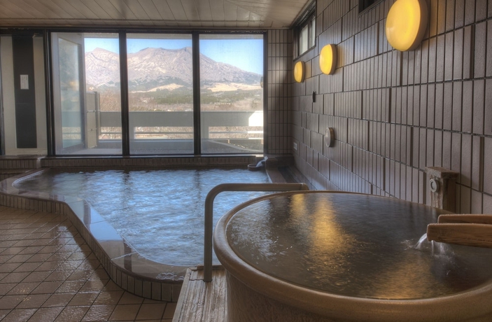 Imagen de la piscina del Hotel Kyukamura Minami-Aso. Foto 16