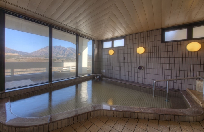 Imagen de la piscina del Hotel Kyukamura Minami-Aso. Foto 17