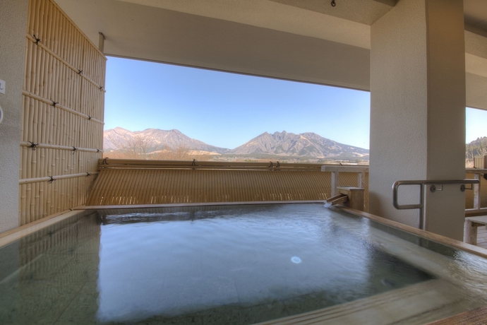 Imagen de la piscina del Hotel Kyukamura Minami-Aso. Foto 18