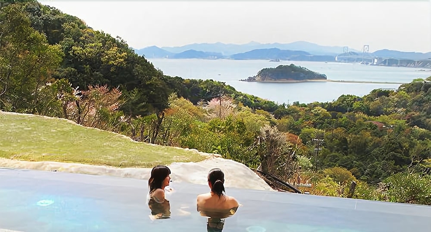Imagen de la piscina del Hotel Kyukamura Minami-Awaji. Foto 17