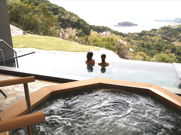 Imagen de la piscina del Hotel Kyukamura Minami-Awaji. Foto 18