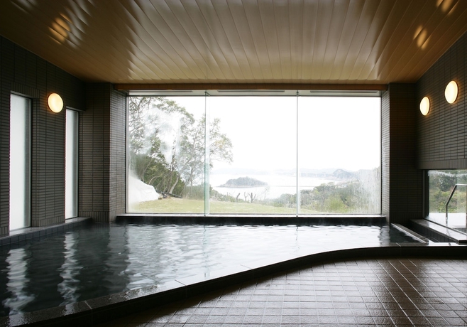 Imagen de la piscina del Hotel Kyukamura Minami-Awaji. Foto 19