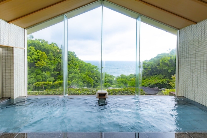 Imagen de la habitación del Hotel Kyukamura Nanki-Katsuura. Foto 15
