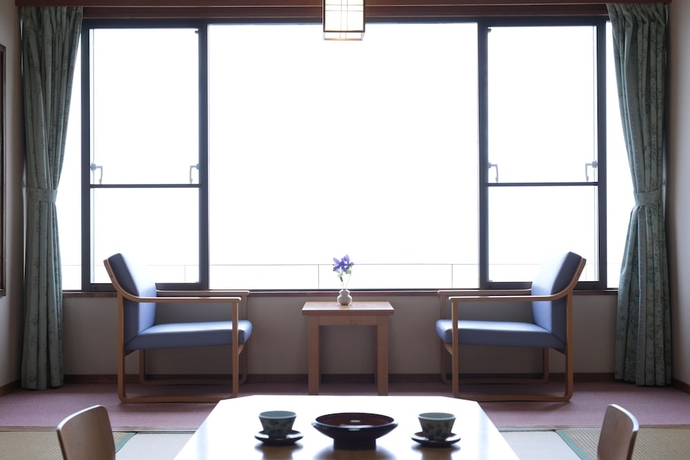 Imagen de la habitación del Hotel Kyukamura Nanki-Katsuura. Foto 17