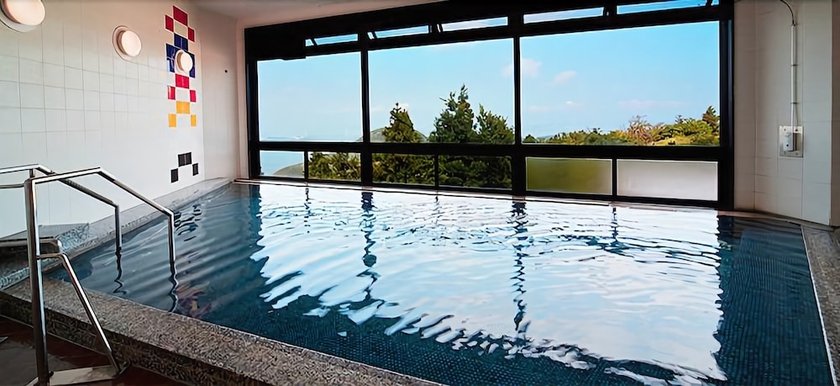 Imagen de la piscina del Hotel Kyukamura Sanuki-Goshikidai. Foto 16