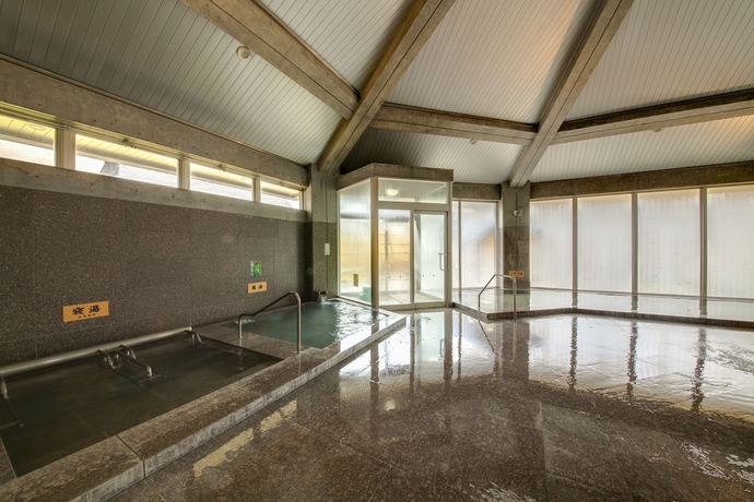 Imagen de la piscina del Hotel Kyukamura Ura-Bandai. Foto 16