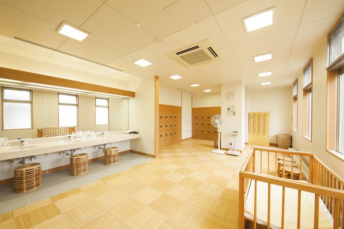 Imagen de la piscina del Hotel Kyukamura Ura-Bandai. Foto 19