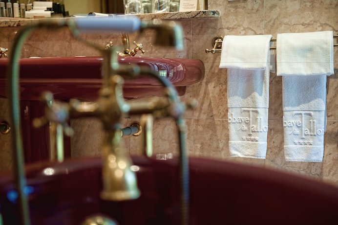 Imagen de la habitación del Hotel L Abbaye De Talloires. Foto 7