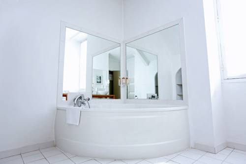 Imagen de la habitación del Hotel L' Abbaye H&ocirc;tel. Foto 7