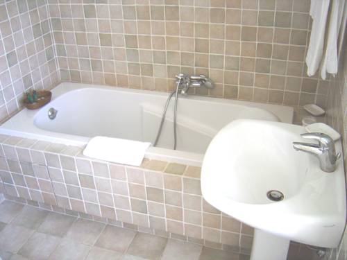 Imagen de la habitación del Hotel L' Abbaye H&ocirc;tel. Foto 14