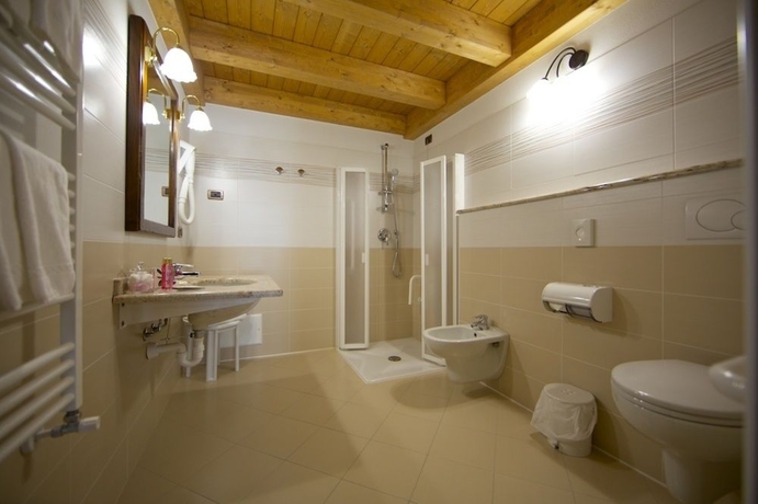 Imagen de la habitación del Hotel L' Aiglon. Foto 8