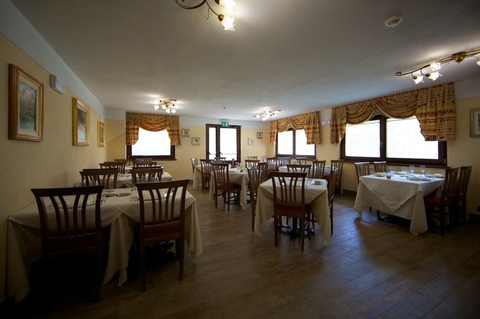 Imagen del bar/restaurante del Hotel L' Aiglon. Foto 3