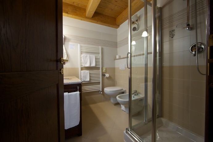 Imagen de la habitación del Hotel L' Aiglon. Foto 9