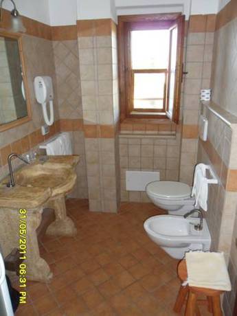 Imagen de la habitación del Hotel L' Arcobaleno Resort. Foto 15