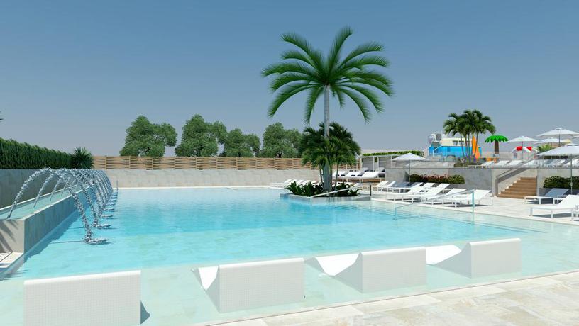 Imagen de la piscina del Hotel L Azure. Foto 20